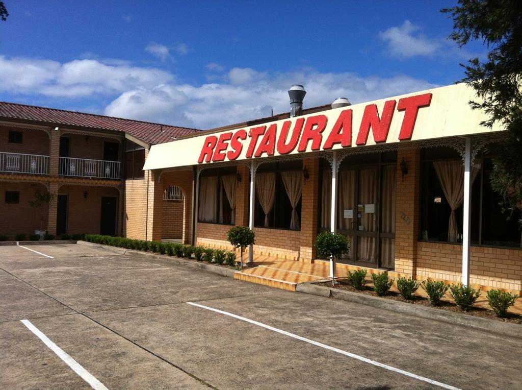 Alexander The Great Motel Windsor Bagian luar foto