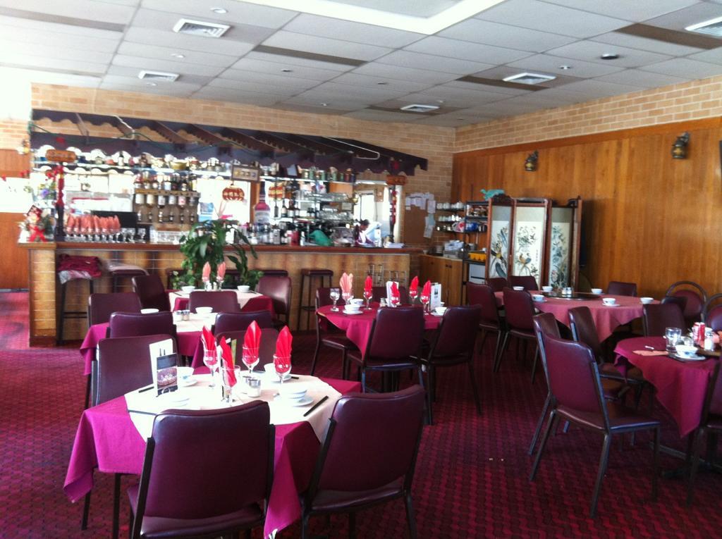 Alexander The Great Motel Windsor Bagian luar foto