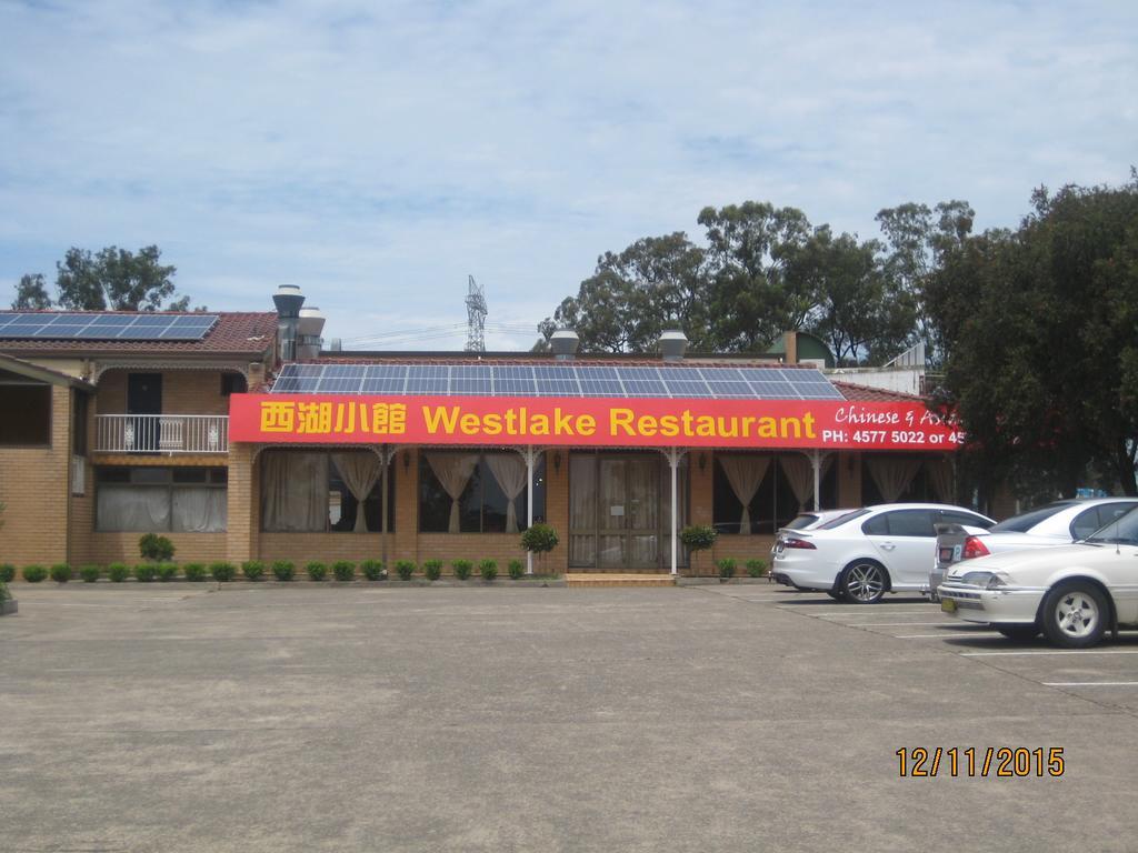 Alexander The Great Motel Windsor Bagian luar foto