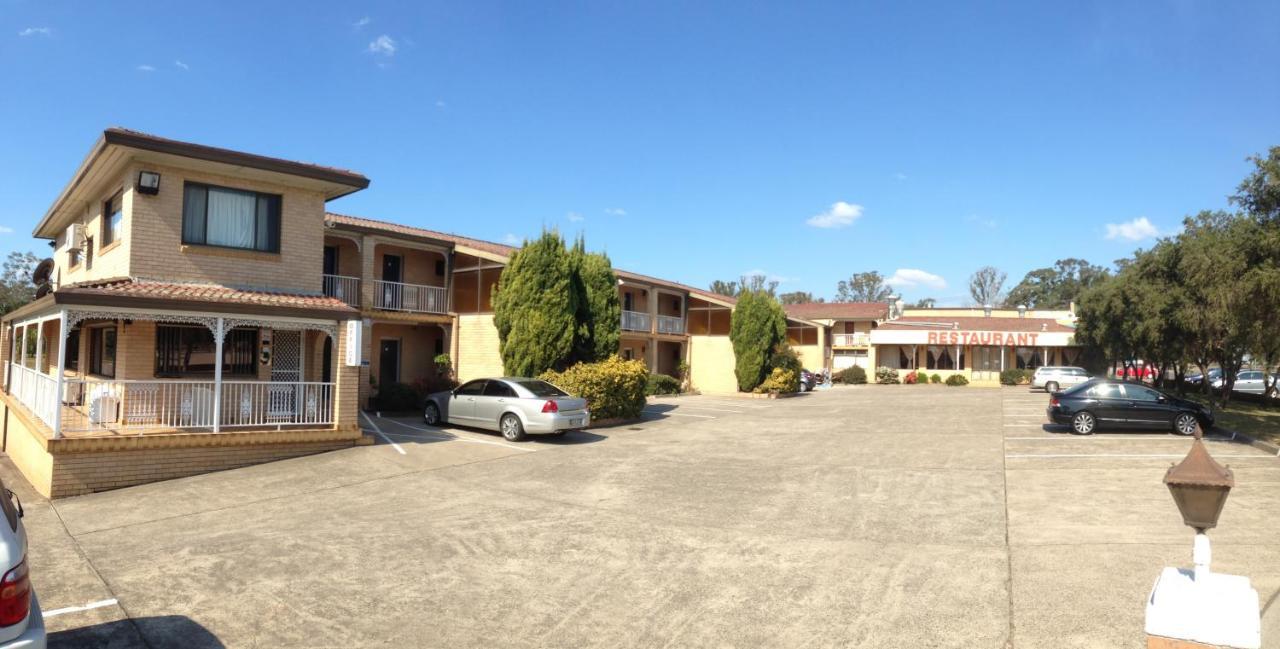 Alexander The Great Motel Windsor Bagian luar foto